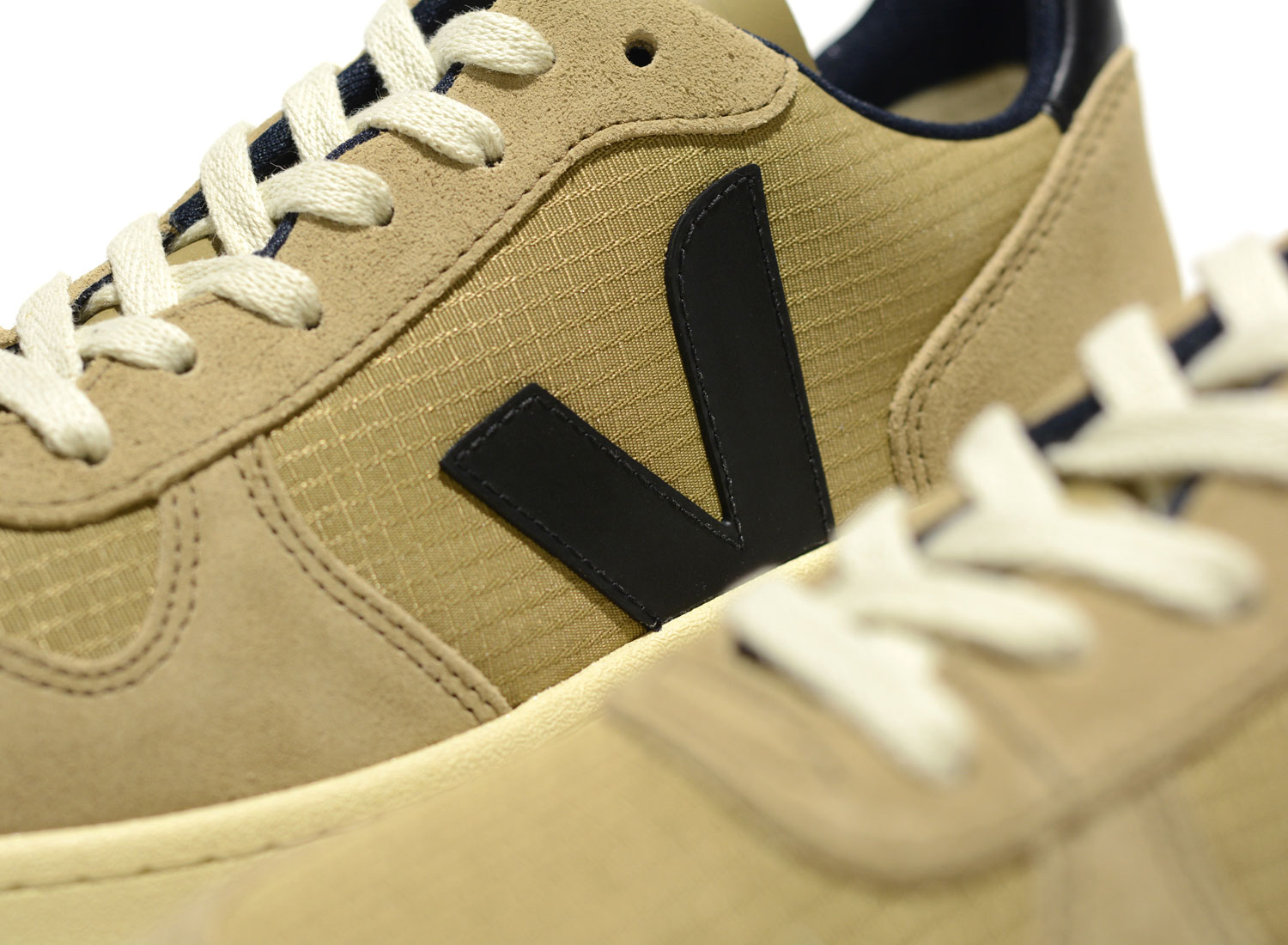 Veja-V10-Ripstop-Dune-Black-2.jpg