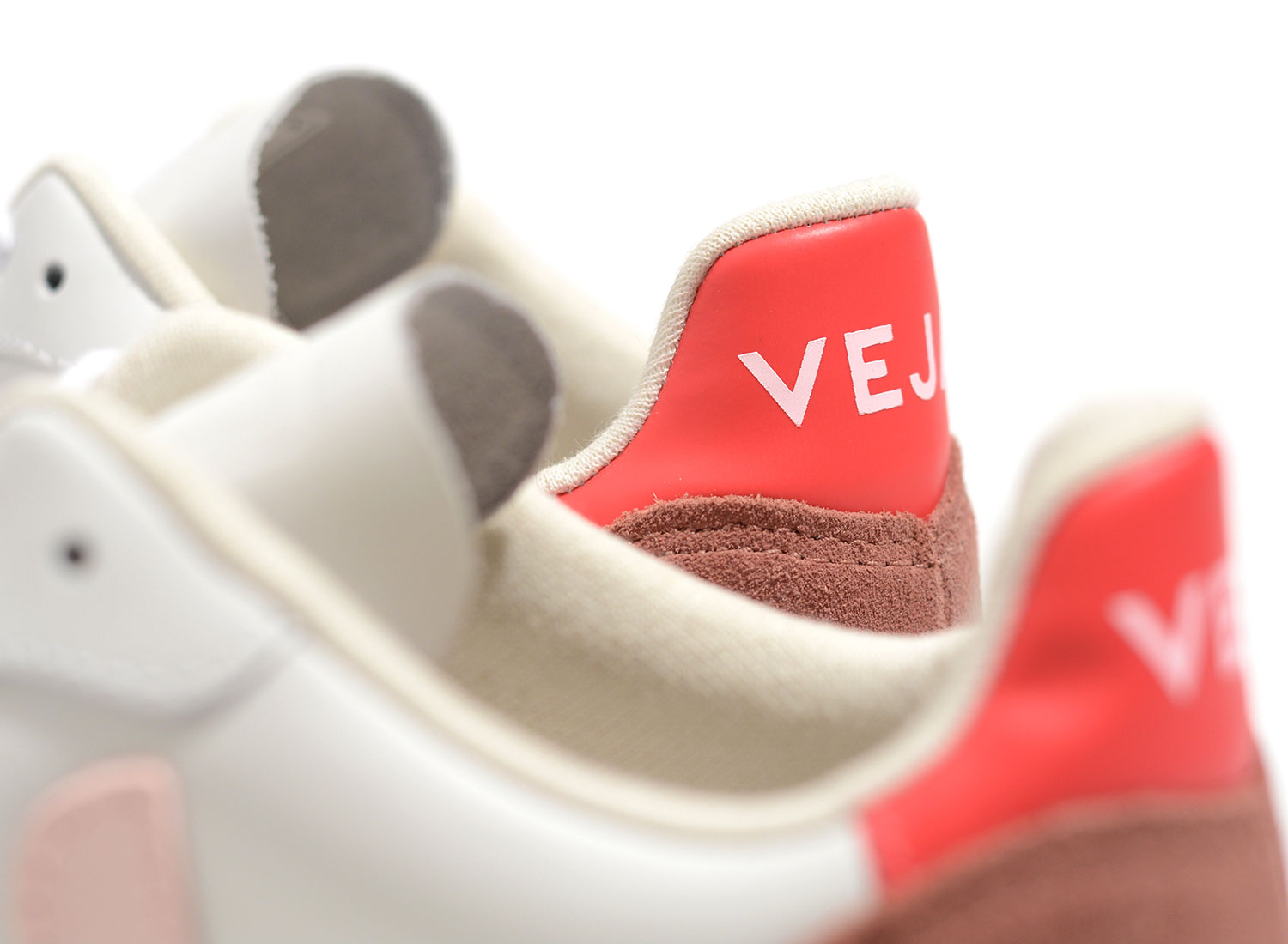 veja v10 vegan white petale