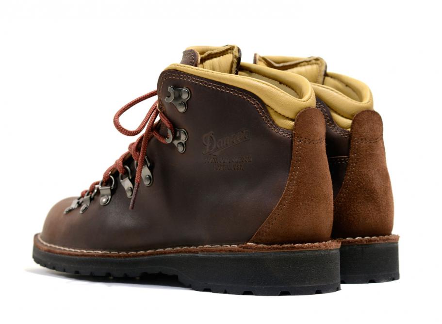 danner mountain pass mink oil